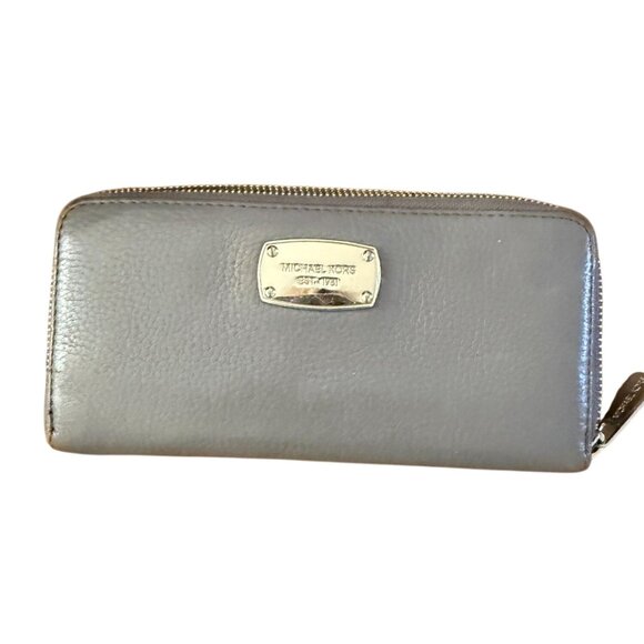 Michael Kors Jet Set Continental Wallet in Gray Pebbled Leather w/ Silver Hardwa - Picture 1 of 10